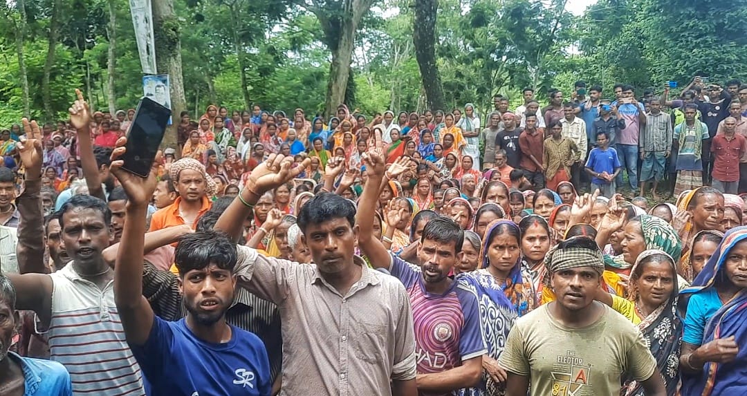 মৌলভীবাজারের জুড়ীতে চা বাগান বন্ধের ঘোষণায় চা-শ্রমিকদের বিক্ষোভ