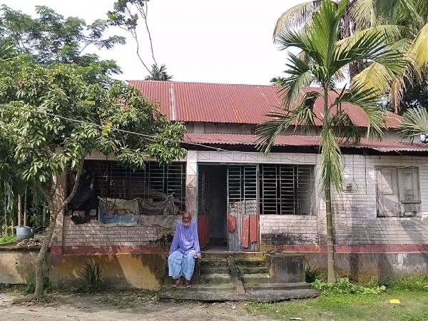 বাংলাদেশের যে গ্রামে বাস করেন মাত্র ৪ জন