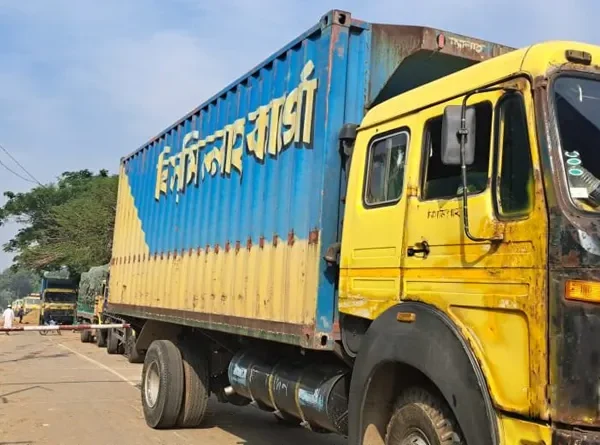 টানা তিন সপ্তাহ বন্ধ থাকার পর চাতলাপুর স্থল শুল্ক স্টেশনের আমদানি-রপ্তানি শুরু