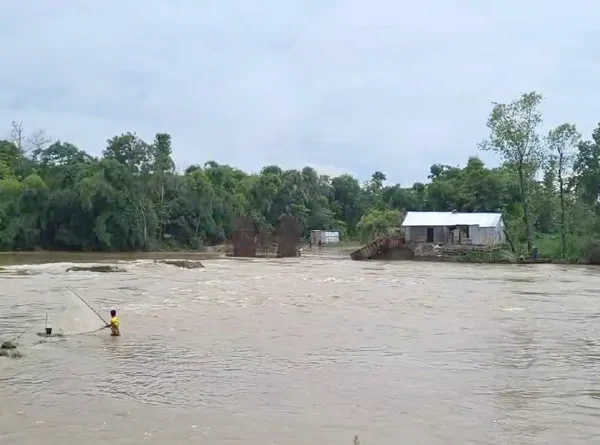 মৌলভীবাজারে বাড়ছে মনু, ধলাই ও জুড়ী নদীর পানি: প্রতিরক্ষা বাঁধের বিভিন্ন স্থানে ঝুঁকি