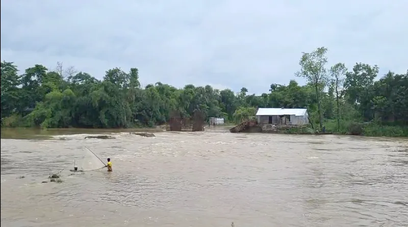 মৌলভীবাজারে বাড়ছে মনু, ধলাই ও জুড়ী নদীর পানি: প্রতিরক্ষা বাঁধের বিভিন্ন স্থানে ঝুঁকি
