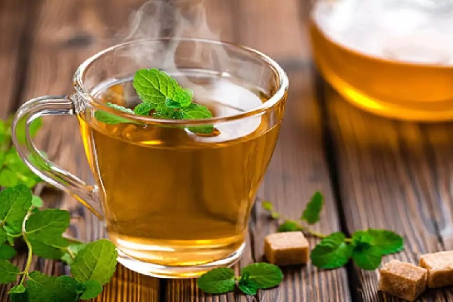 ওজন কমাতে সাহায্য করে যেসব ভেষজ চা