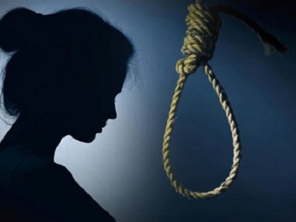 গৃহবধুর ঝুলন্ত লাশ উদ্ধার,  হত্যার অভিযোগে স্বামী গ্রেপ্তার