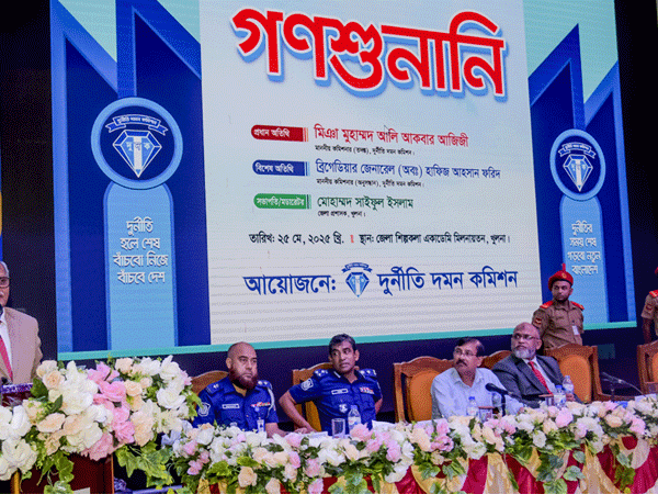 যাদের টাকায় বেতন হয়, আমরাই তাদের প্রভু সেজে যাই: দুদক কমিশনার