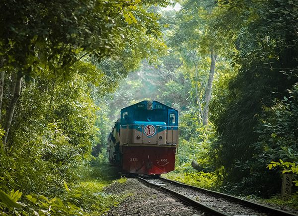 বড় দুর্ঘটনা থেকে রক্ষা পেল কালনী এক্সপ্রেস