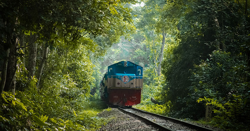 বড় দুর্ঘটনা থেকে রক্ষা পেল কালনী এক্সপ্রেস