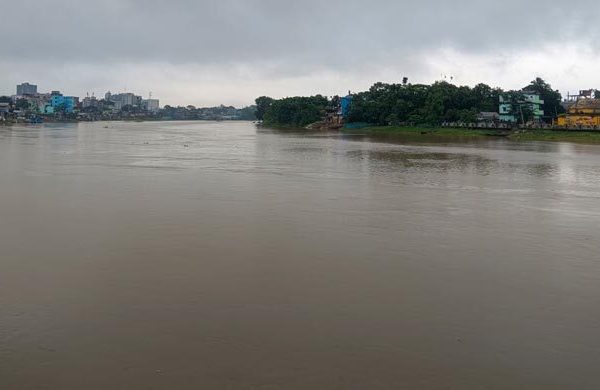 সিলেটে ভারী বর্ষণে বিপজ্জনক অবস্থায় নদনদীর পানি