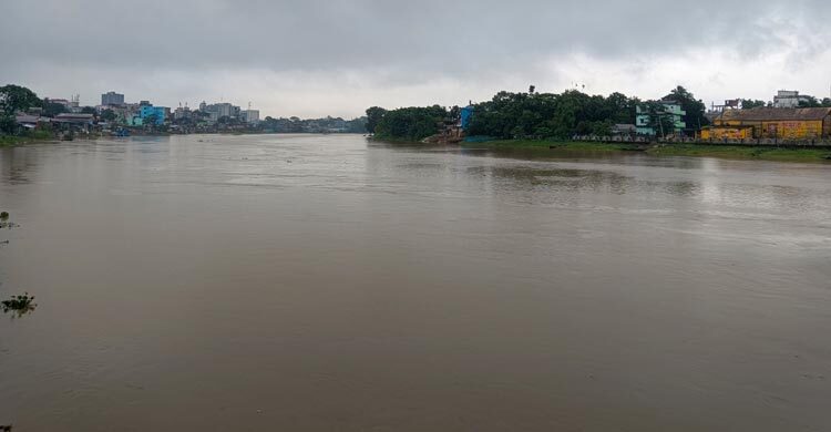 সিলেটে ভারী বর্ষণে বিপজ্জনক অবস্থায় নদনদীর পানি