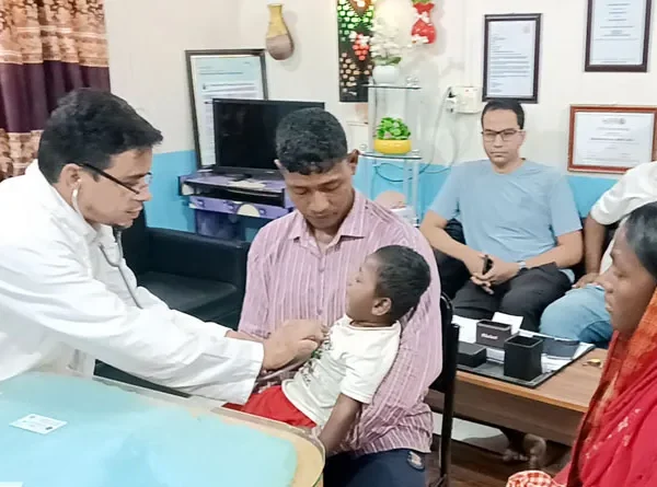 শিশু গোপাল সাঁওতালের চিকিৎসায় এগিয়ে এলেন বিশেষজ্ঞ চিকিৎসক সাঈদ এনাম