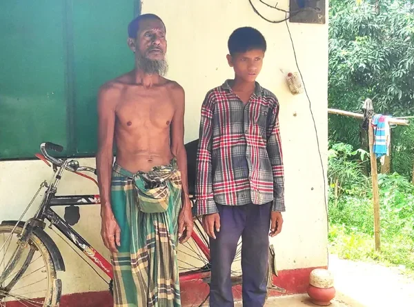 কিশোর তোফাজ্জল আড়াইশো টাকা আয়ে চারজনের সংসার চালায়